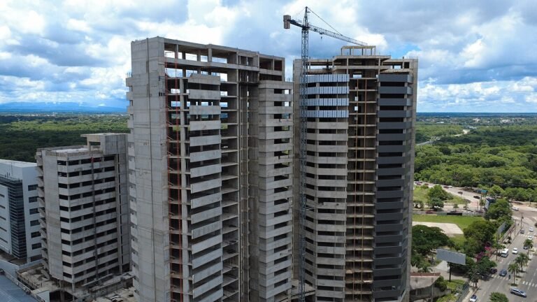 Edificios en construcción en Equipetrol Norte, Santa Cruz de la Sierra, Bolivia